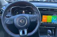 MG ZS LUX