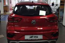 MG ZS LUX