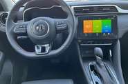 MG ZS LUX