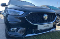 MG ZS LUX