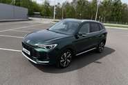 MG ZS LUX