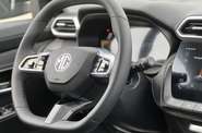 MG ZS LUX