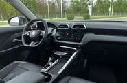 MG ZS LUX