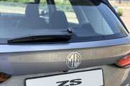 MG ZS LUX