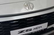 MG ZS LUX