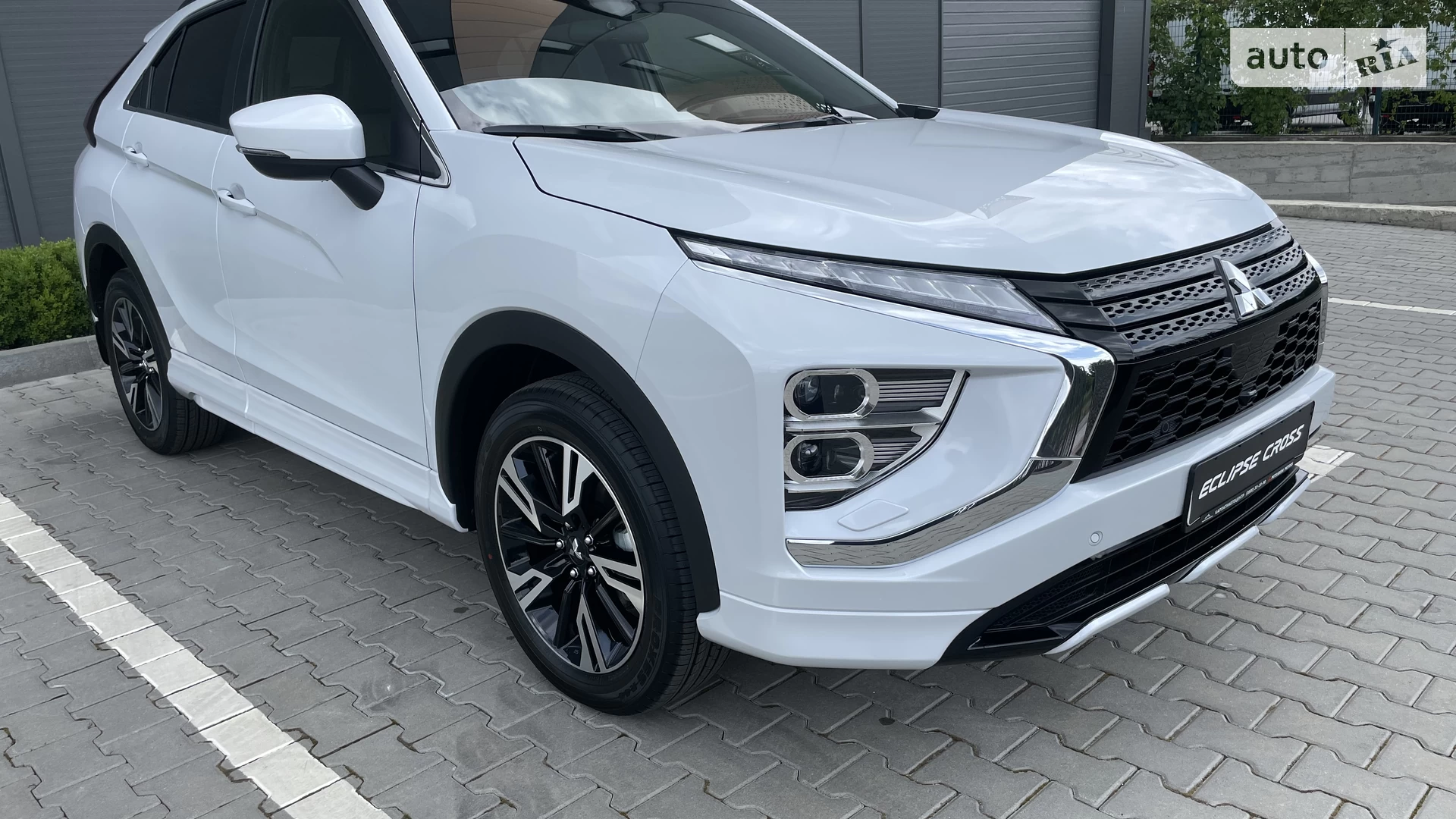 AUTO.RIA – Новое авто Митсубиси Эклипс Кросс (Mitsubishi Eclipse Cross),  1.5 T-MIVEC CVT (150 к.с.) Intense 2024 г.в., білий діамантовий перламутр.  Цена 1199000 грн. в салоне Mitsubishi Motors Чернівці, Черновицкая