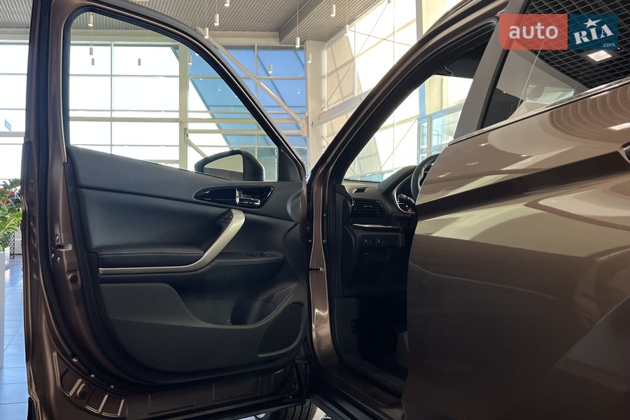 Mitsubishi Eclipse Cross - фото 16