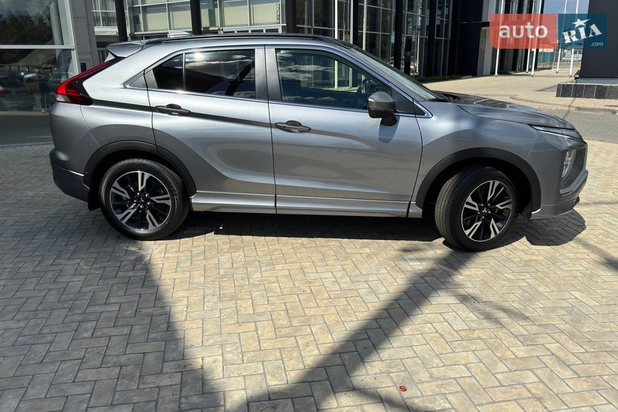 Новий Mitsubishi Eclipse Cross - фото 15
