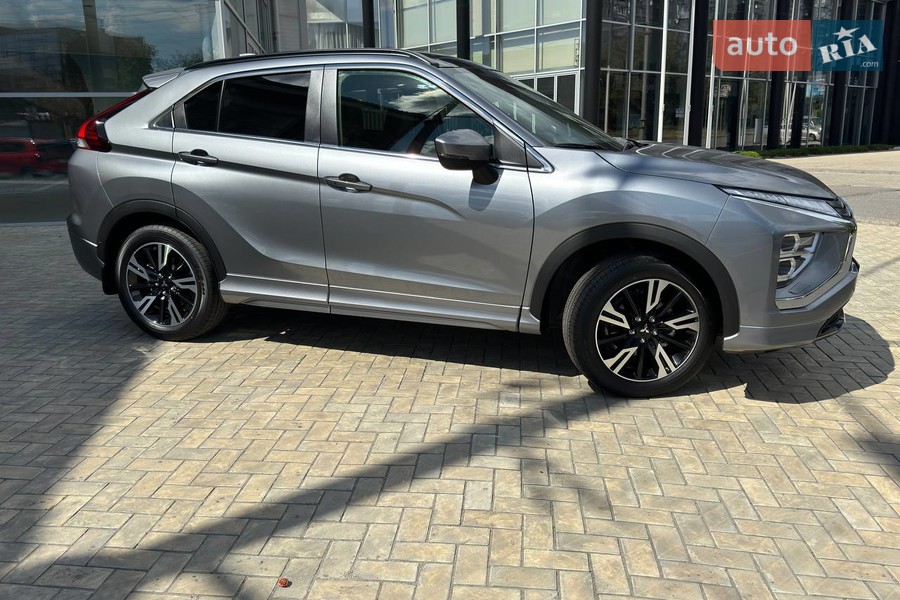 Новий Mitsubishi Eclipse Cross - фото 16