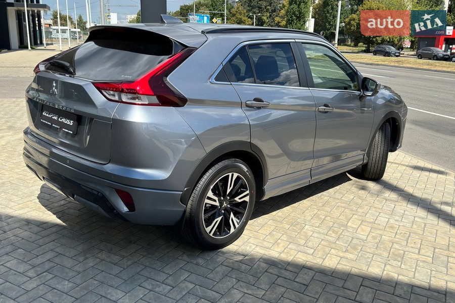Новий Mitsubishi Eclipse Cross - фото 12