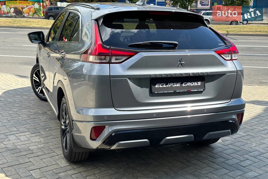 Новий Mitsubishi Eclipse Cross - фото 8