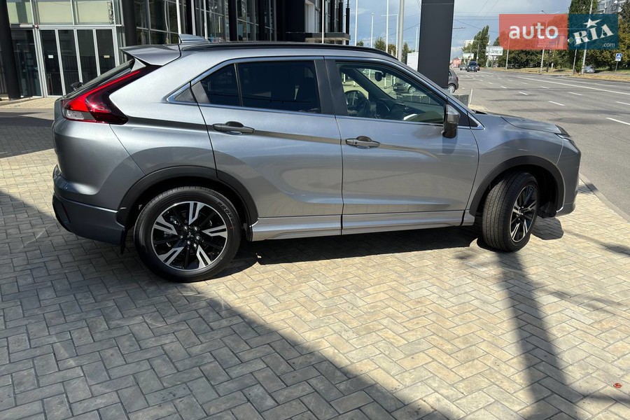 Новий Mitsubishi Eclipse Cross - фото 14