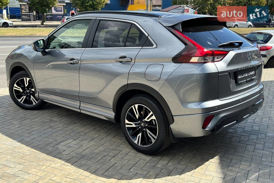Новий Mitsubishi Eclipse Cross - фото 2