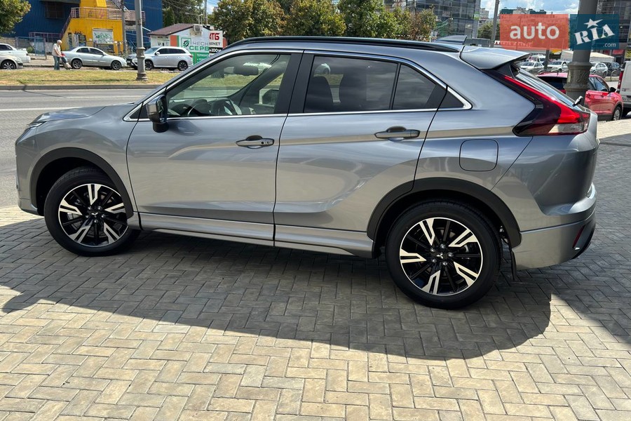 Новий Mitsubishi Eclipse Cross - фото 6