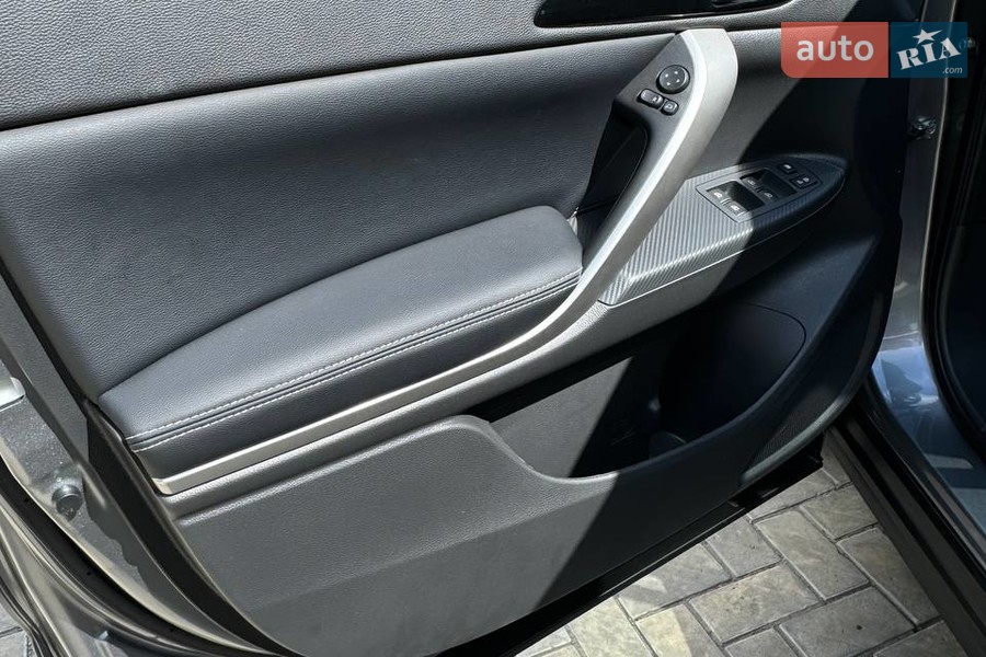 Новий Mitsubishi Eclipse Cross - фото 24