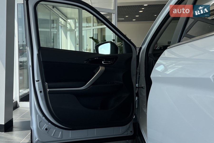 Mitsubishi Eclipse Cross - фото 8