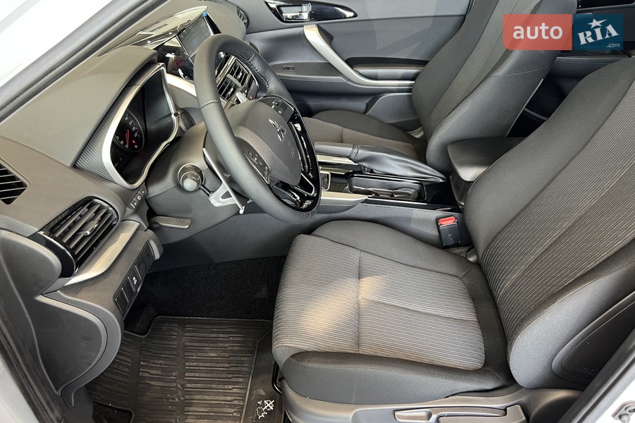 Mitsubishi Eclipse Cross - фото 12