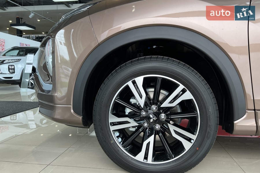 Mitsubishi Eclipse Cross - фото 9