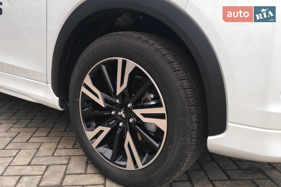 Mitsubishi Eclipse Cross - фото 12