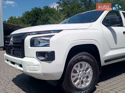 Новий Mitsubishi L 200 2025 - фото 2