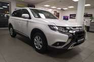 Mitsubishi Outlander Invite