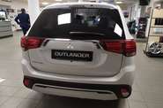 Mitsubishi Outlander Invite