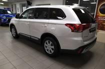 Mitsubishi Outlander Invite