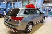 Mitsubishi Outlander Invite