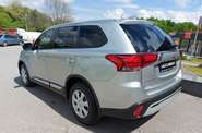 Mitsubishi Outlander Invite