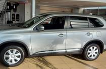 Mitsubishi Outlander Invite