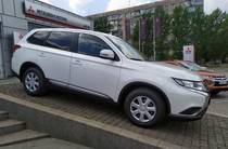 Mitsubishi Outlander Invite