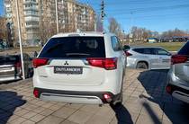 Mitsubishi Outlander Invite