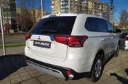 Mitsubishi Outlander Invite