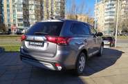 Mitsubishi Outlander Invite