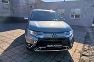 Mitsubishi Outlander Invite