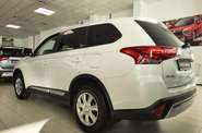 Mitsubishi Outlander Invite