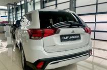 Mitsubishi Outlander Invite