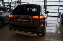 Mitsubishi Outlander Invite