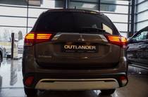 Mitsubishi Outlander Invite