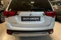 Mitsubishi Outlander Invite