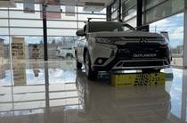 Mitsubishi Outlander Invite