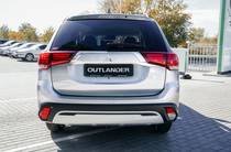 Mitsubishi Outlander Invite