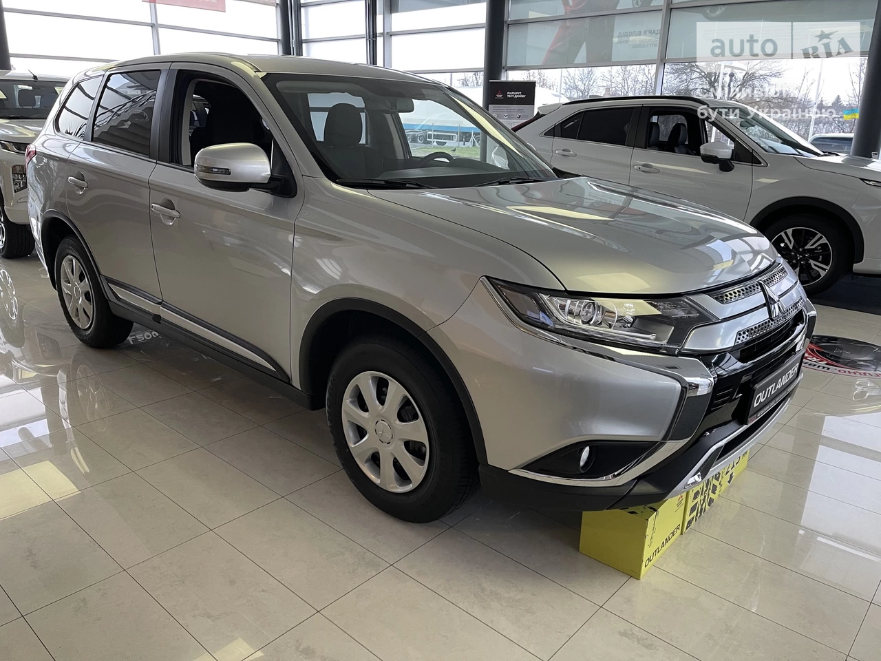 Mitsubishi Outlander Invite