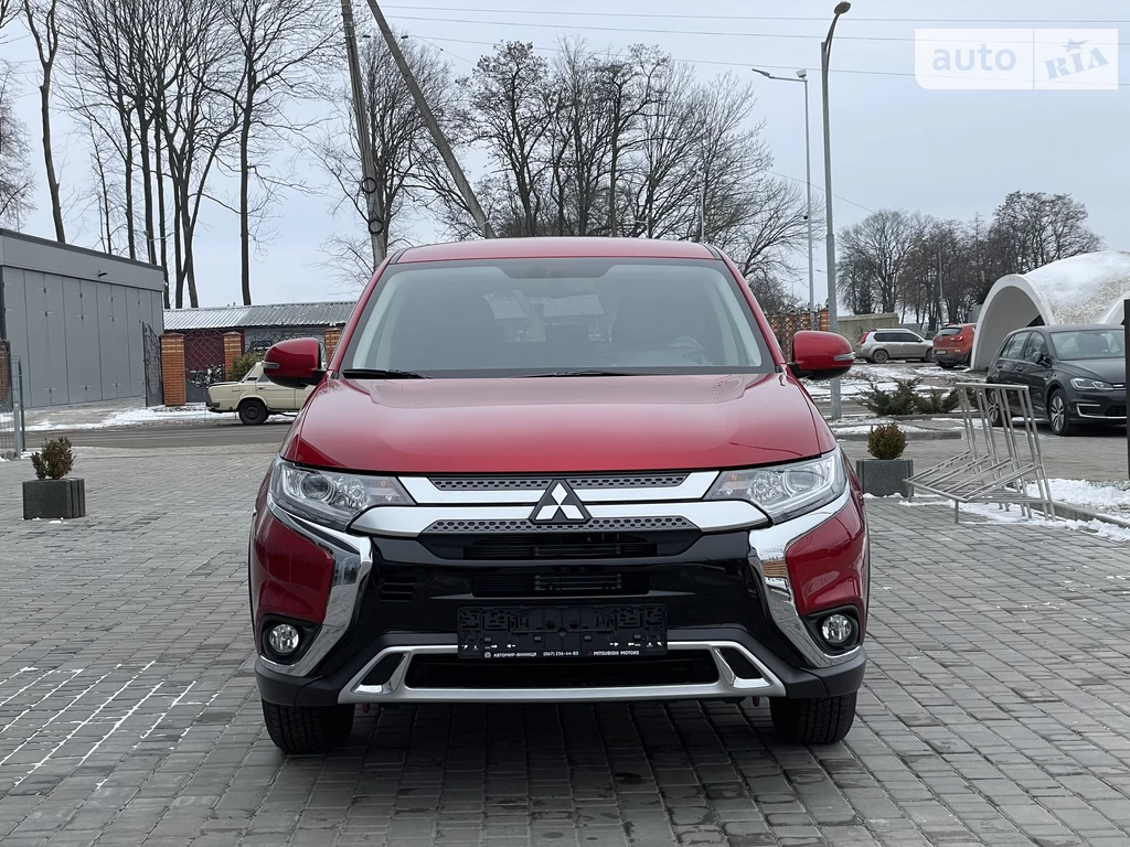 Mitsubishi Outlander Invite