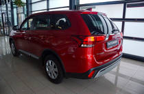 Mitsubishi Outlander Invite