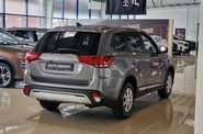 Mitsubishi Outlander Invite