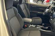 Mitsubishi Outlander Invite