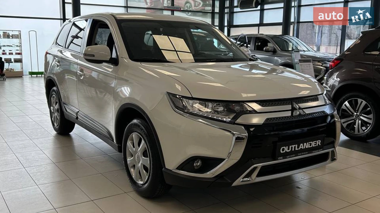 Mitsubishi Outlander Invite