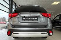 Mitsubishi Outlander Invite