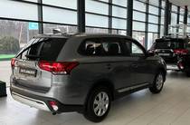 Mitsubishi Outlander Invite